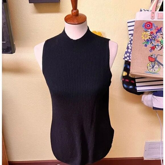 NWOT Halston Ribbed Sleeveless Black Top Size Large #YC17 - Picture 1 of 6